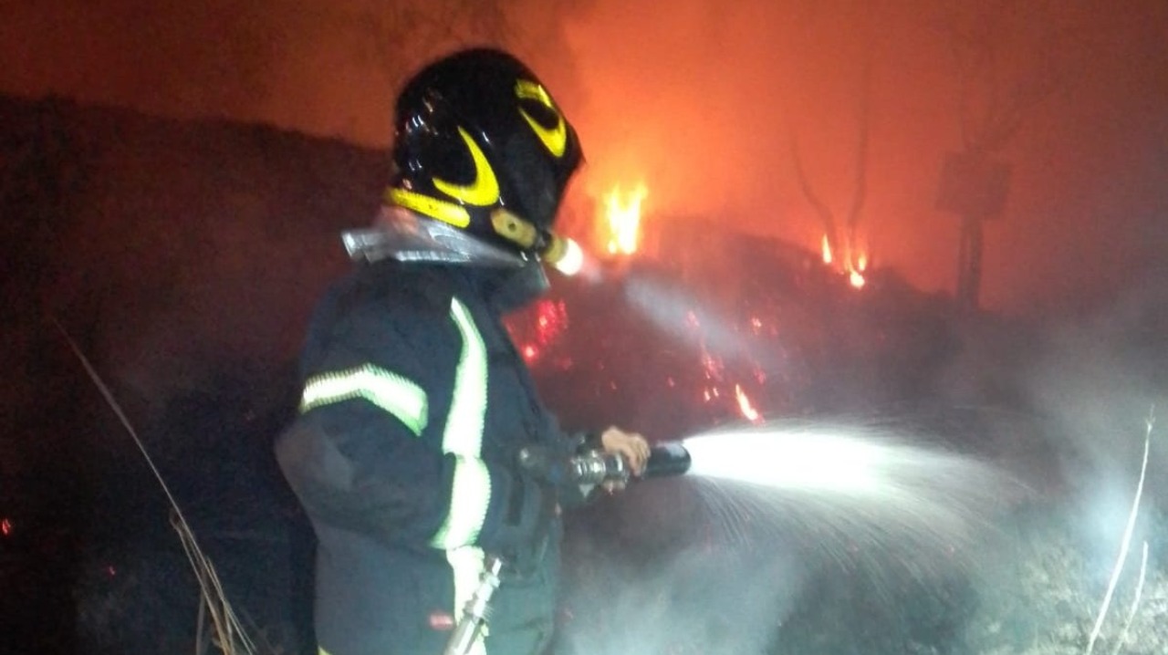 Incendio carretera México-Cuernavaca: se quema pasto en San Andrés Totoltepec