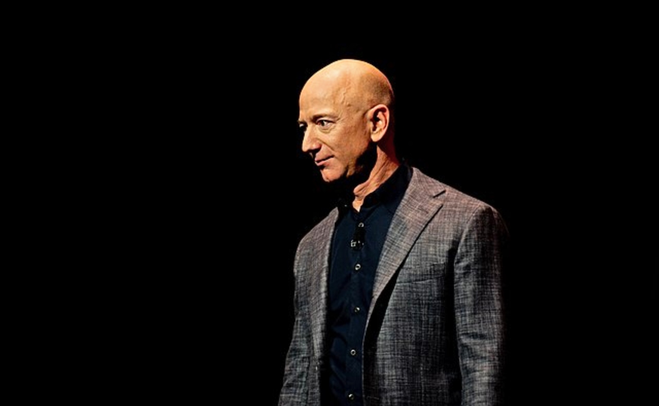 Jeff Bezos supera nuevamente a Elon Musk como el hombre más rico del mundo