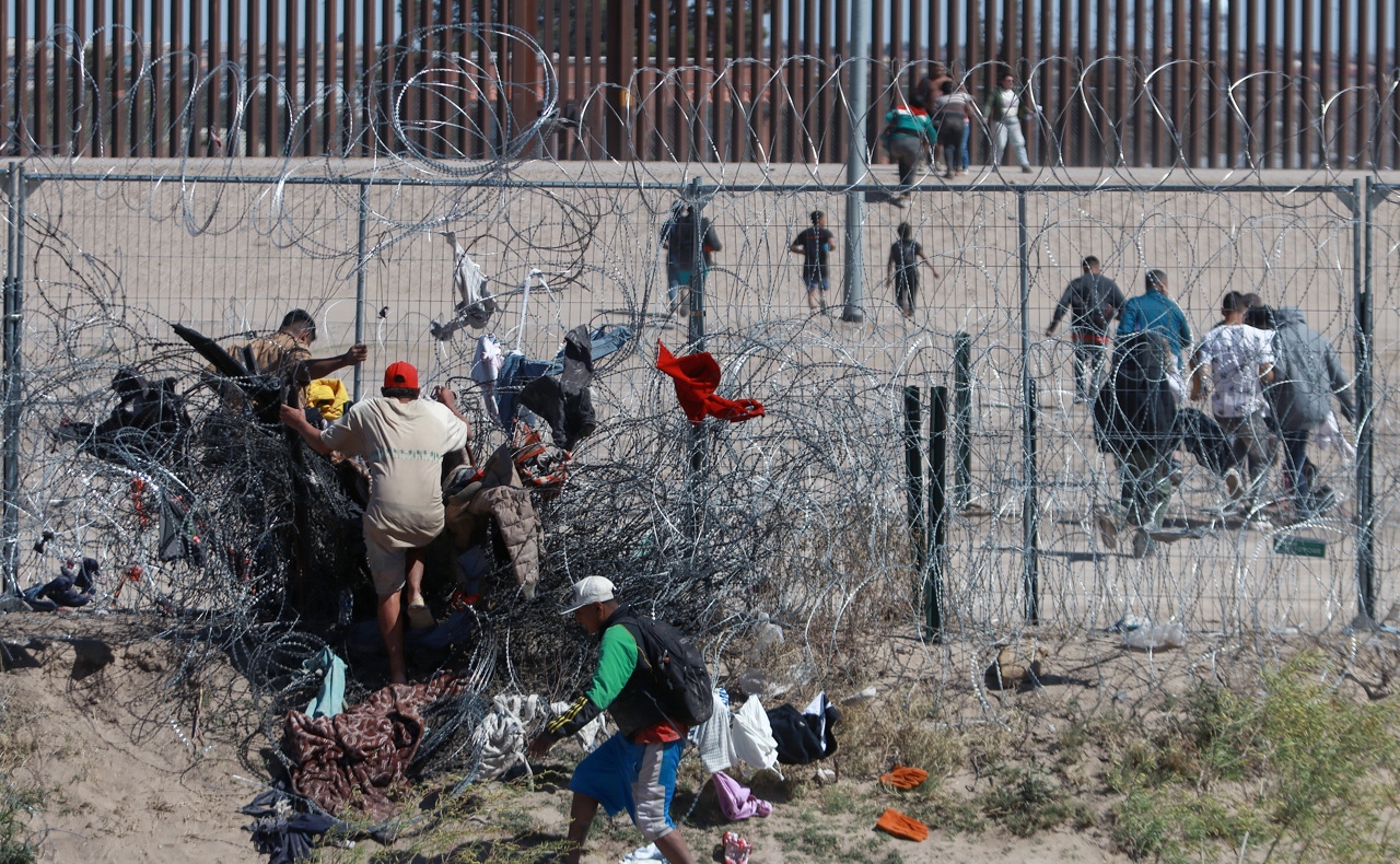 AMLO adelanta que México no aceptará deportaciones de Texas si ley SB4 entra en vigor