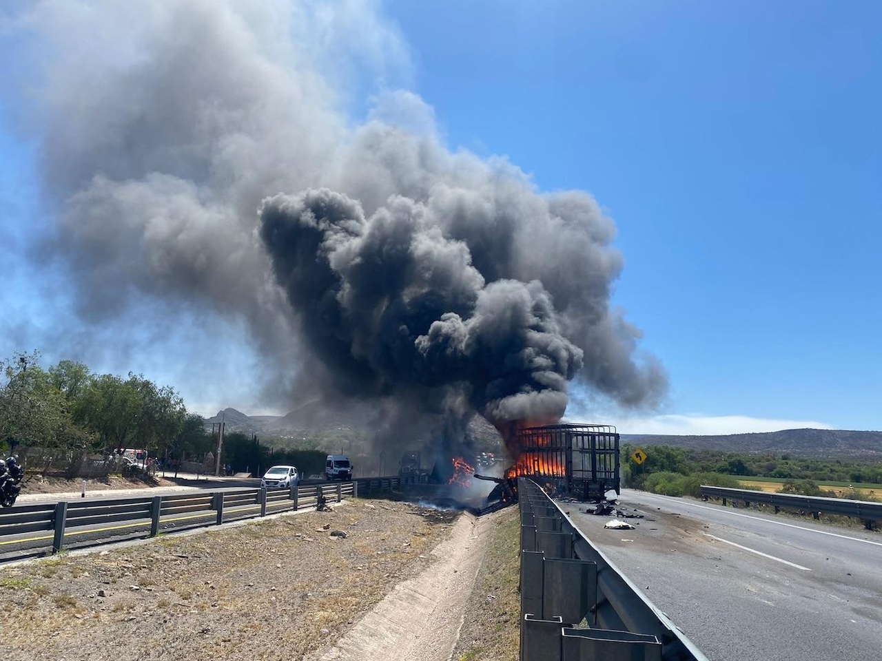 Accidente carretera 57, SLP: tráileres chocan cerca de Guanajuato