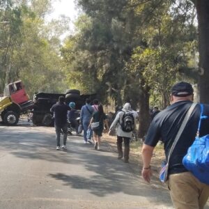 Accidente Chalco-Tláhuac: volcadura de camión cierra la carretera
