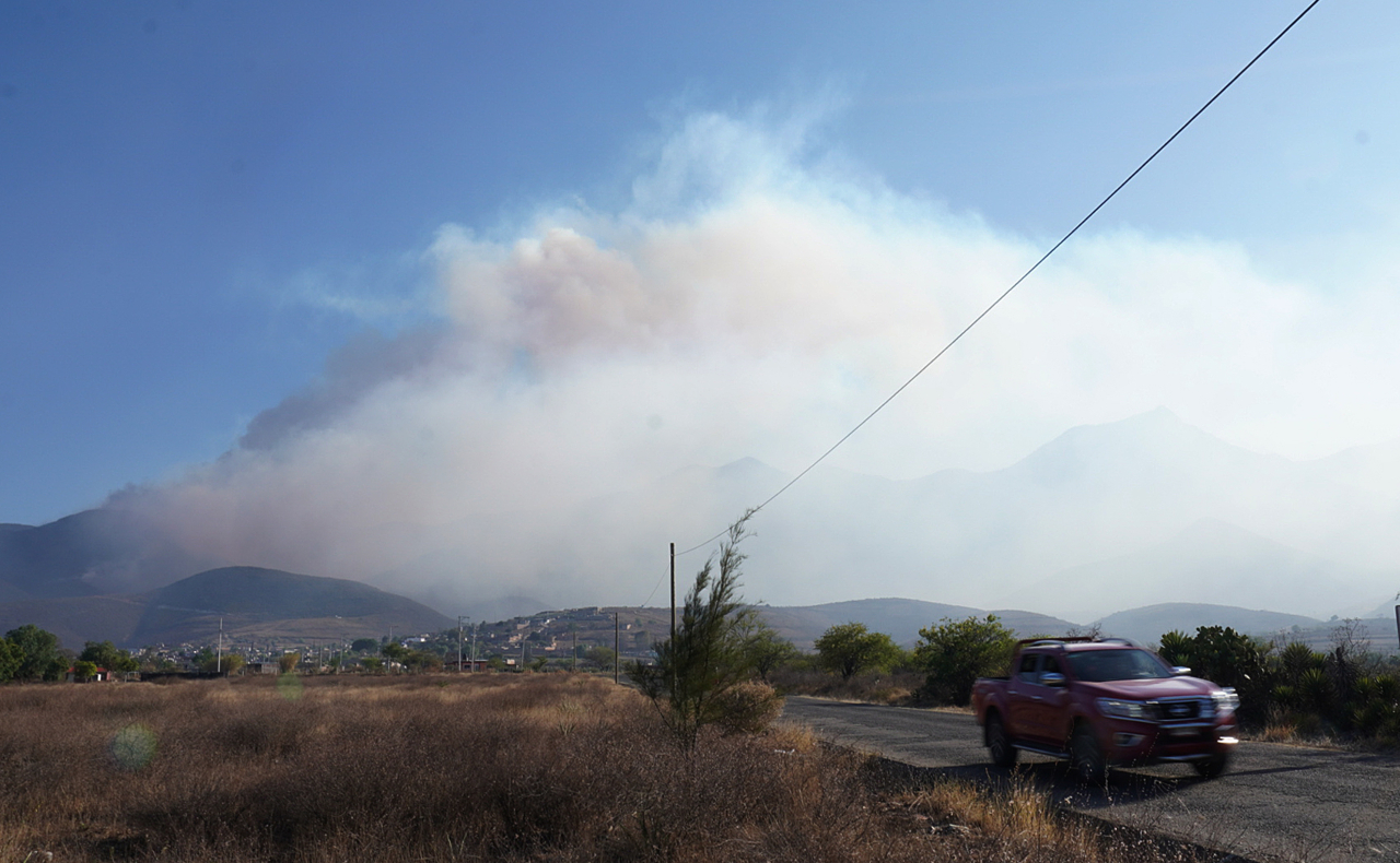Al menos 5 campesinos murieron al combatir el incendio en San Lucas Quiaviní, Oaxaca