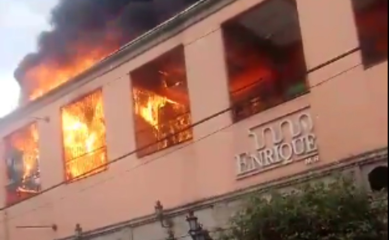 Incendio en Tlalpan: se quema terraza del restaurante ‘Enrique’ en Insurgentes