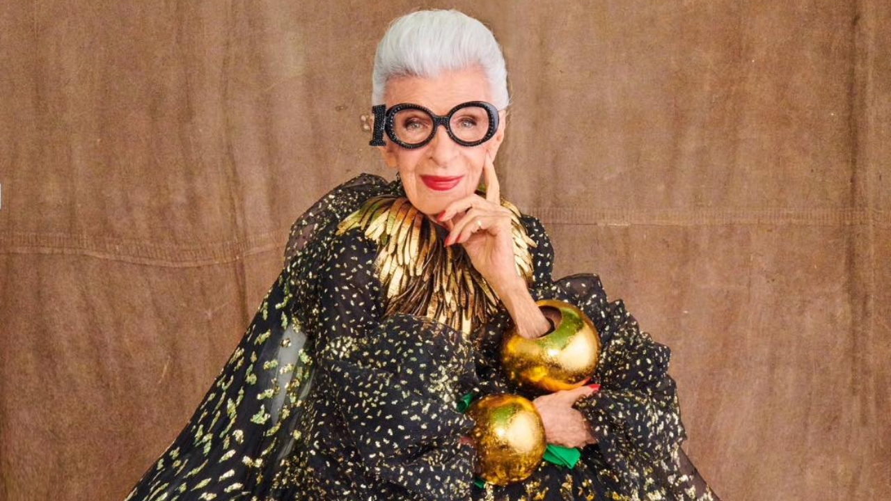 Falleció la icónica diseñadora Iris Apfel a los 102 años de edad