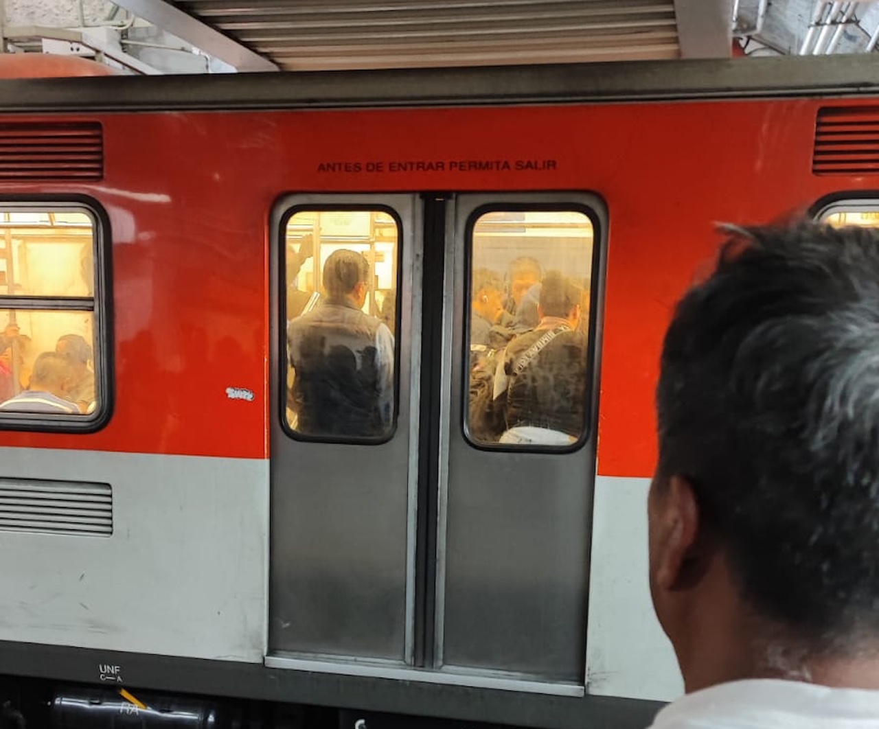 Línea 7 del Metro: reanudan servicio en todas las estaciones tras falla en vías