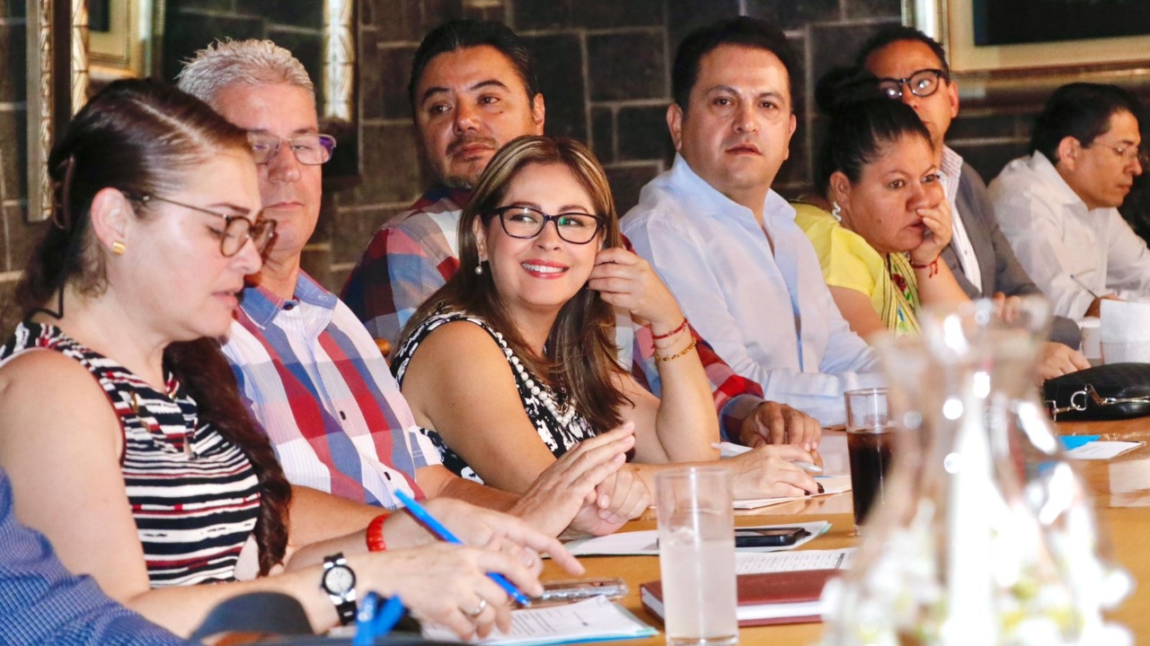 Alista Lucy Meza acuerdo de reactivación económica junto a empresarios