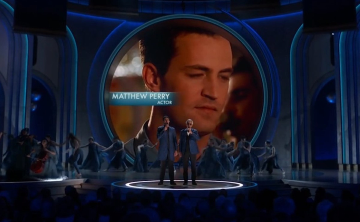 Los Oscar recuerdan a Matthew Perry en su <em>In Memoriam</em>