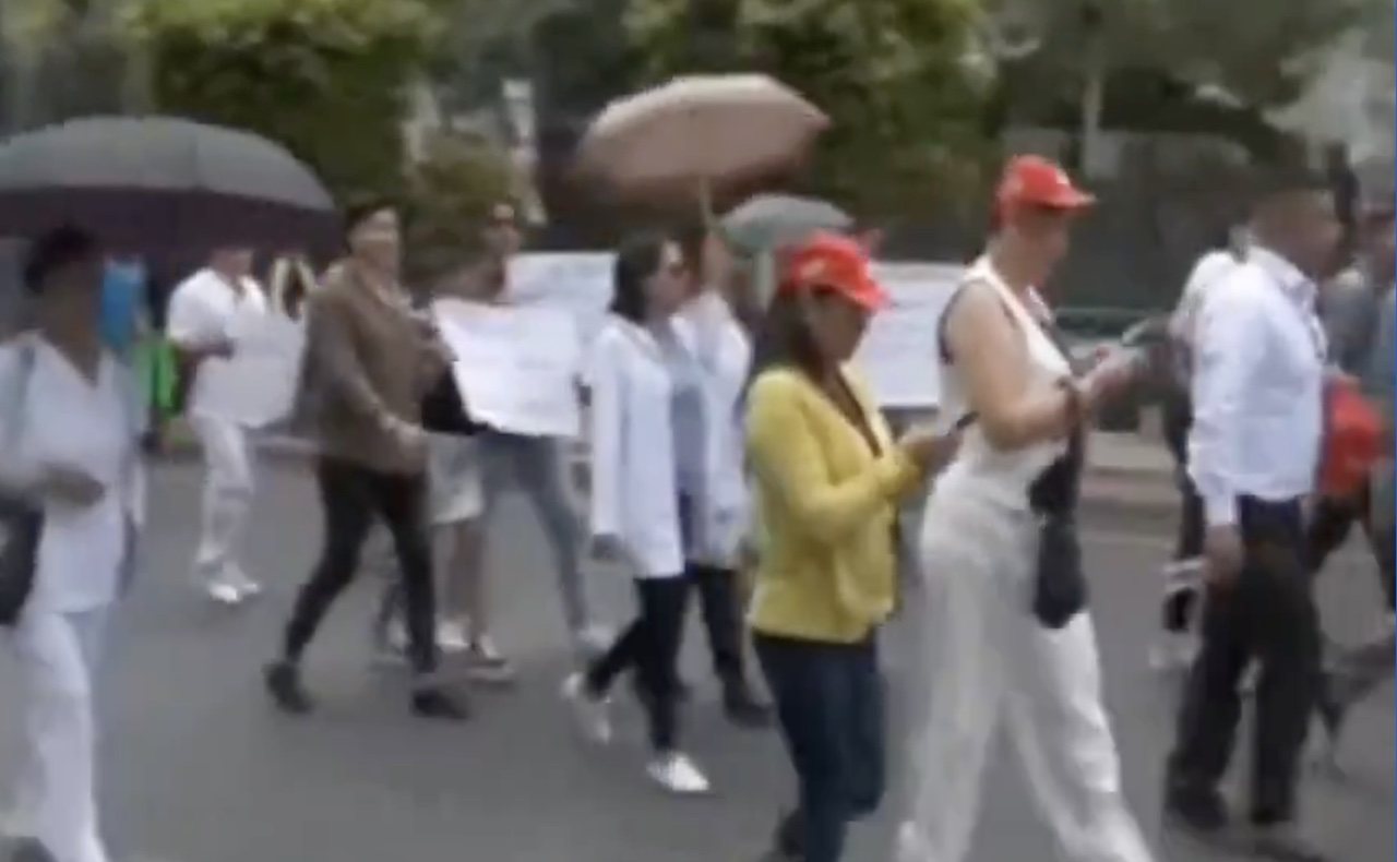 Bloqueo en Periférico Sur y Tlalpan: protestan personal médico