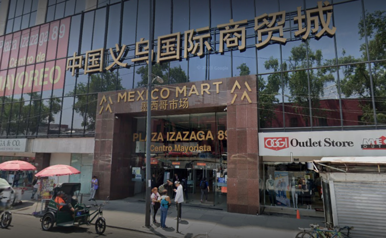 ¡La tienda china! Plaza Izazaga es clausurada durante un operativo