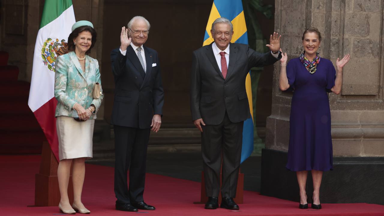 Andrés Manuel López Obrador recibe a los reyes de Suecia en su visita a México