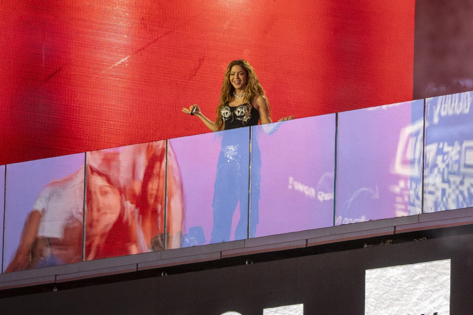 ¡Sigue facturando! Shakira llena Times Square con un concierto gratis