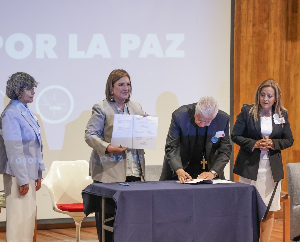 Xóchitl firma ‘compromiso nacional por la paz’; ve reto en reconstruir tejido social