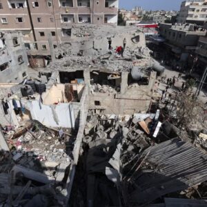 Ataques aéreos sobre Rafah entre esfuerzos por negociar un alto al fuego en Gaza