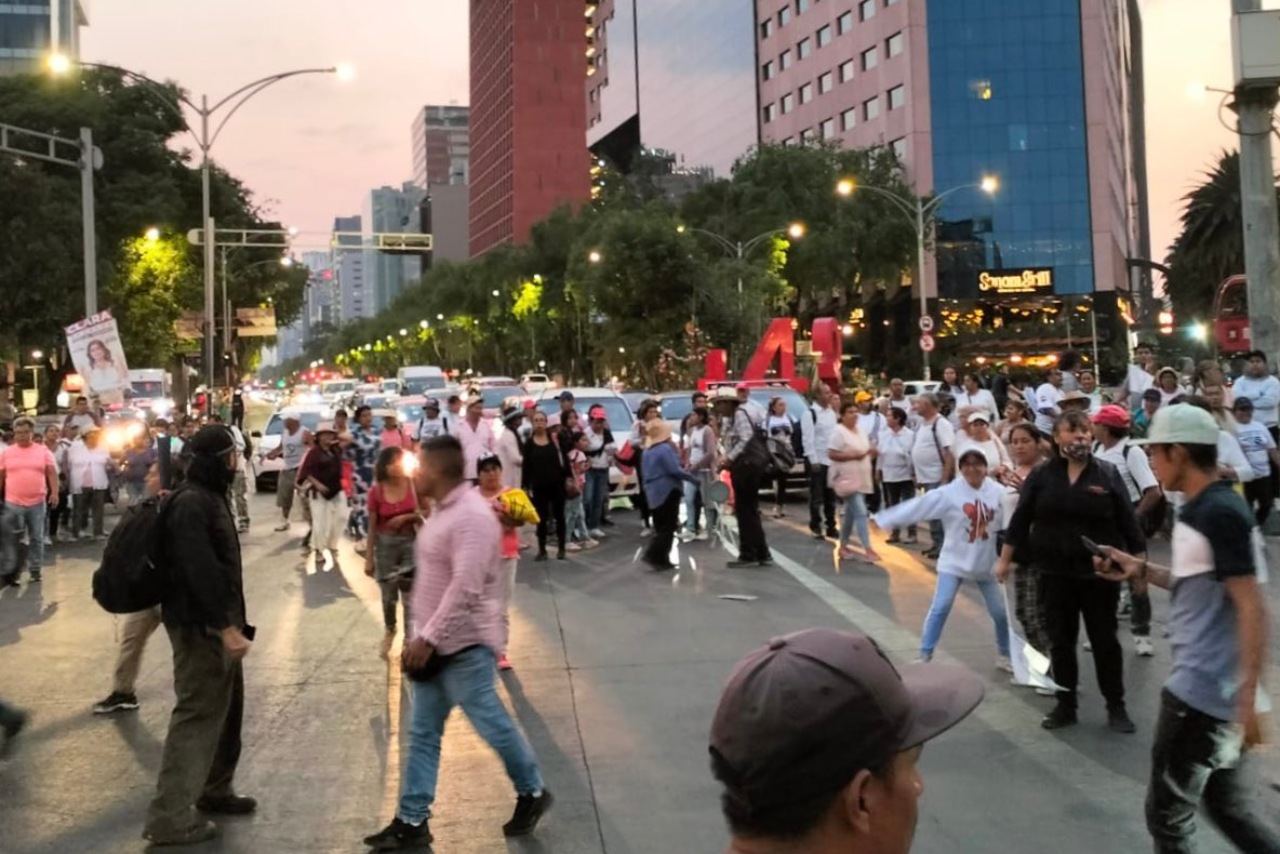 Bloqueo en Paseo de la Reforma: Manifestantes cierran entre Bucareli y Juárez