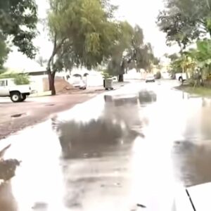 Dubái, ciudad desértica, inundada por las lluvias más intensas de los últimos 75 años