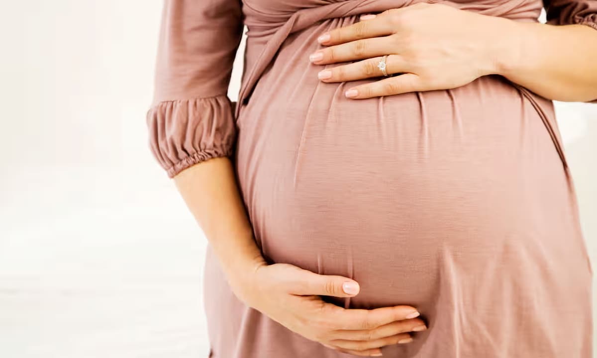 El embarazo puede acelerar el envejecimiento biológico, según un estudio
