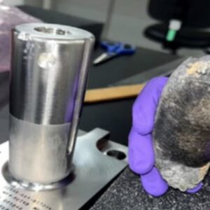NASA confirma: trozo de metal que se estrelló contra una casa en Florida era basura espacial