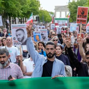 La condena a muerte del rapero Salehi desata protestas y debilita las críticas a EU