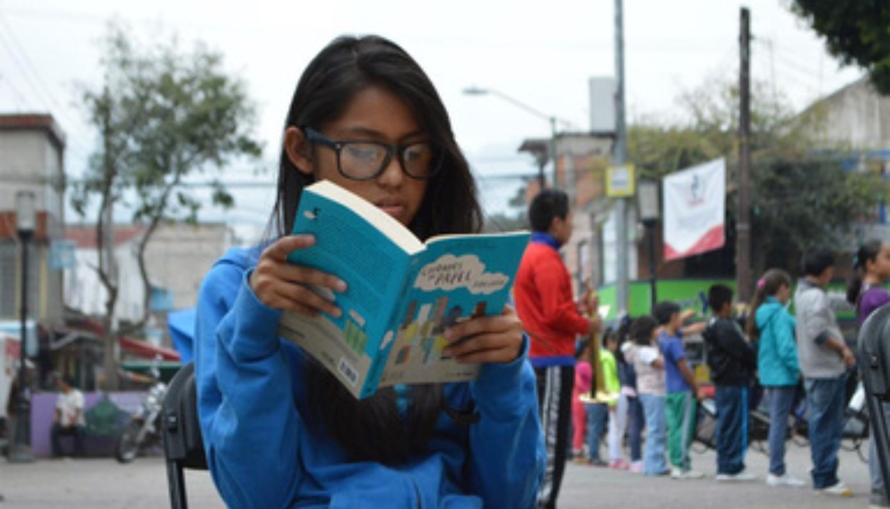Hábito de lectura disminuyó 14.6% en México de 2015 a 2024: Inegi