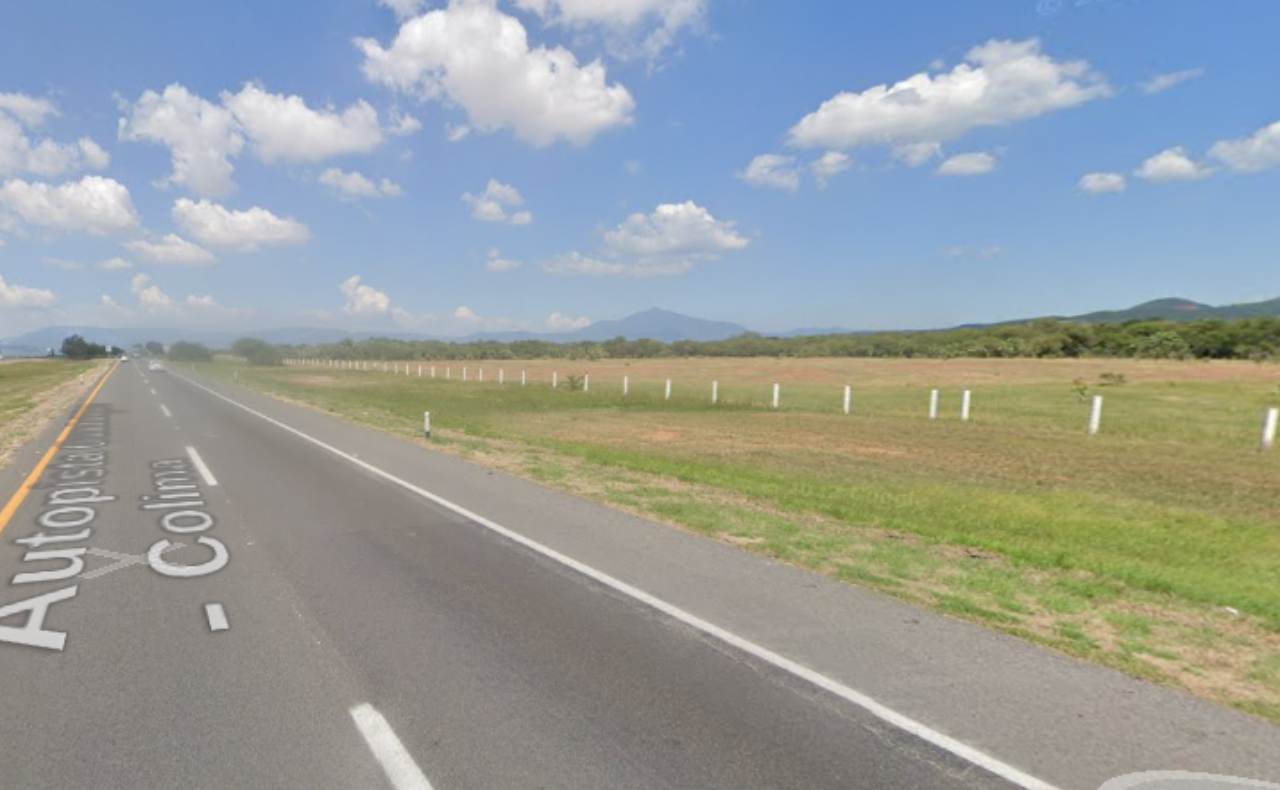 Una pipa se vuelca en la autopista Guadalajara-Colima
