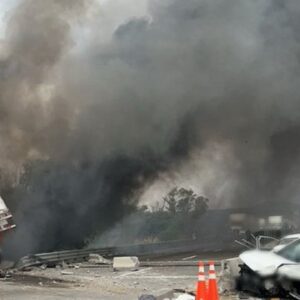 Tráiler se incendia en choque sobre el Macrolibramiento Querétaro