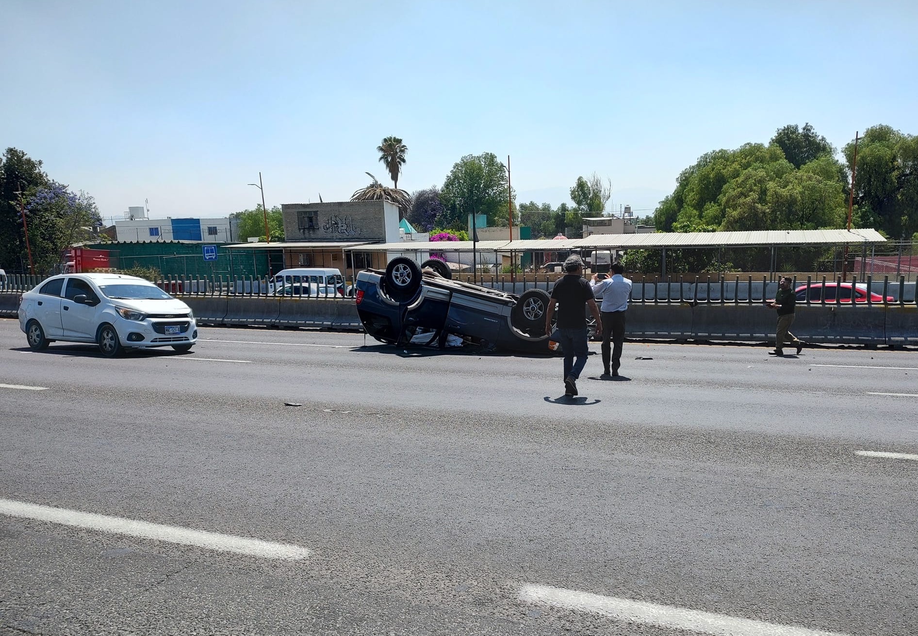 Accidente en la México-Pachuca: auto vuelca en Tulpetlac, Ecatepec