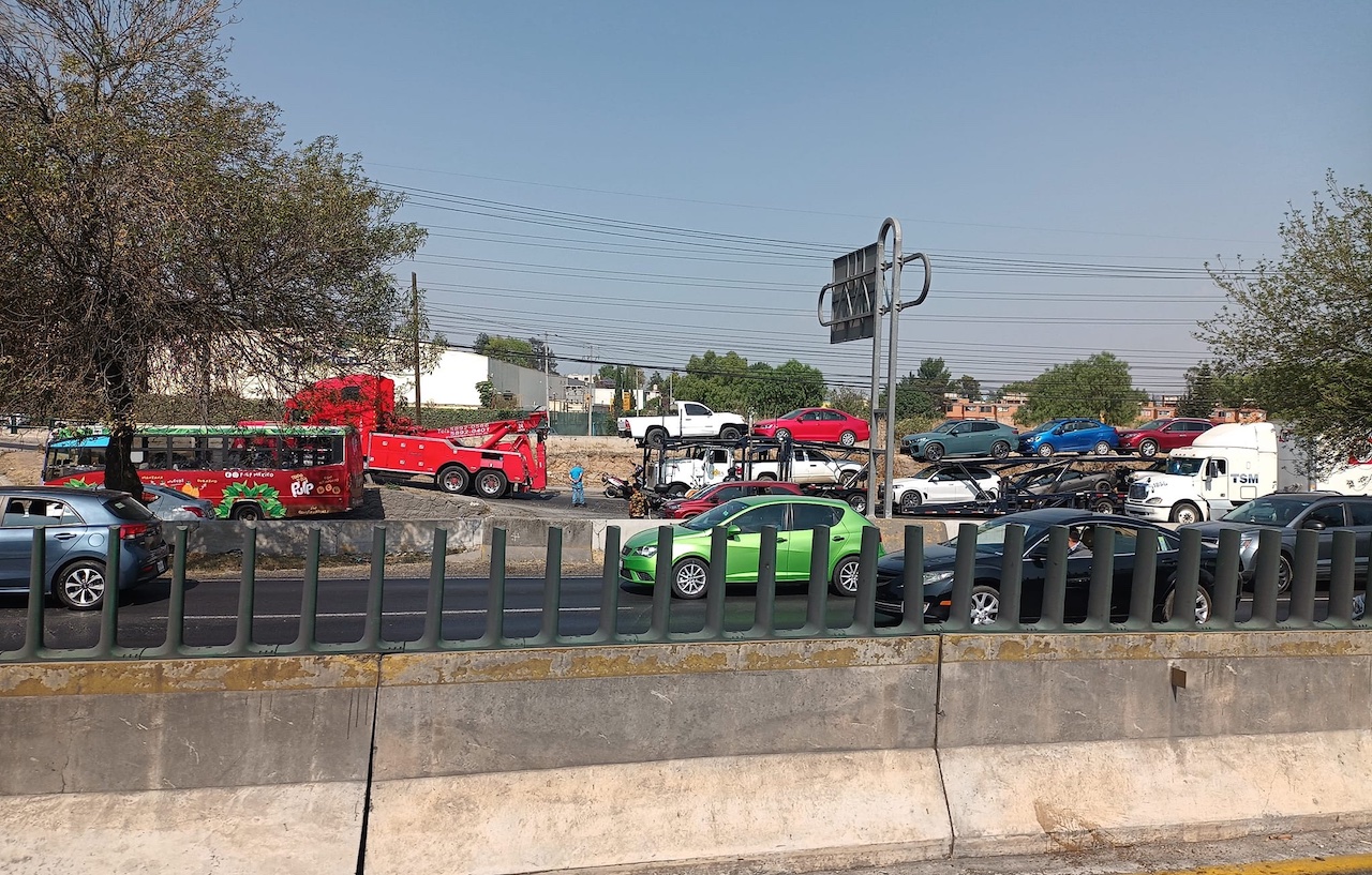 Accidente en la México-Querétaro: camión nodriza bloquea en Cuautitlán Izcalli