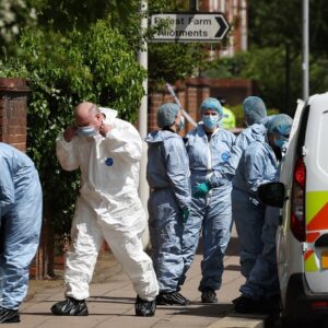 Ataque en Londres: hombre armado con espada mata a niño de 14 años y hiere a cuatro personas