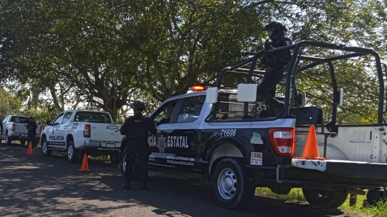 Policías y hombres armados se enfrentan en Villa Playas del Rosario, Tabasco