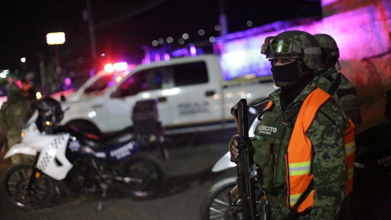 Reportan balaceras y quema de vehículos en Coahuayana, Michoacán; despliegan operativo