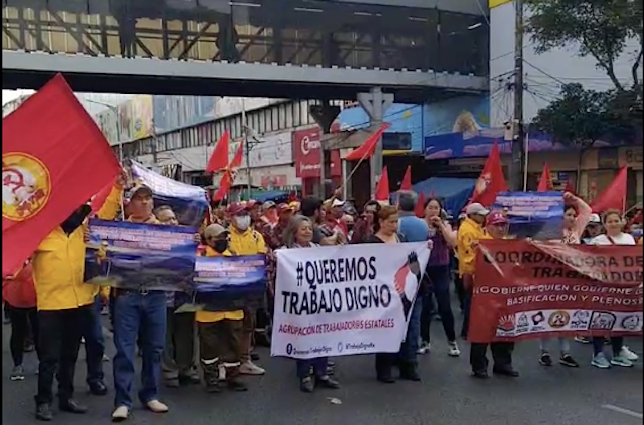 Trabajadores bloquean la Calzada de Tlalpan; exigen audiencia con Batres