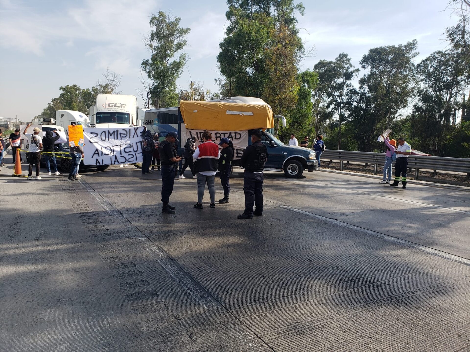 Bloqueo en la México-Querétaro: protestan por personas detenidas en Edomex