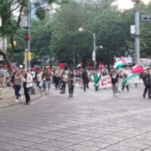 Manifestantes propalestina realizan un bloqueo sobre Paseo de la Reforma
