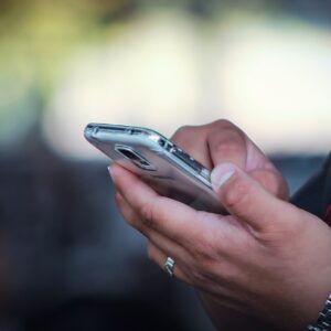 INE definirá si se prohíben celulares en casillas el 2 de junio