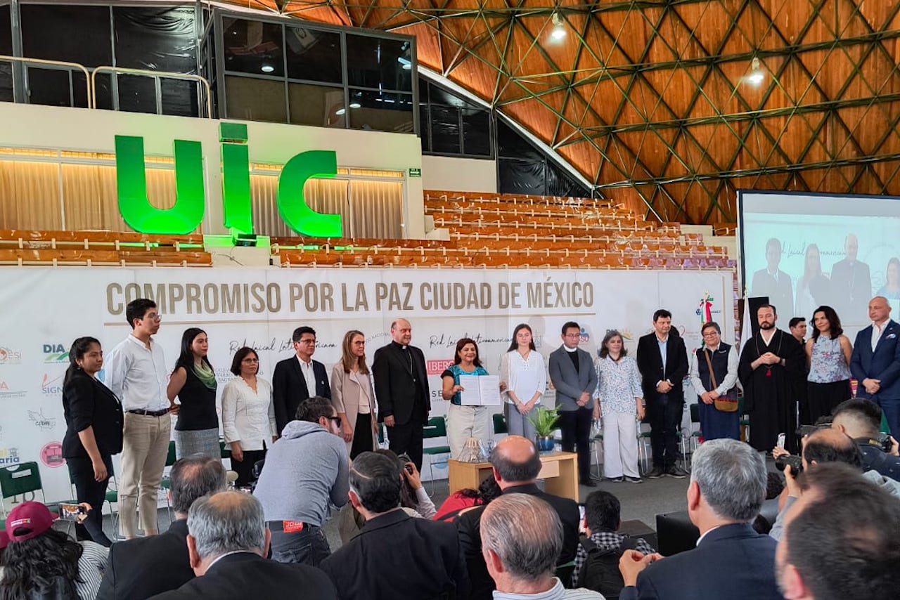 Clara Brugada firma compromiso por la paz pero dice que ‘no se valoran avances de la 4T’
