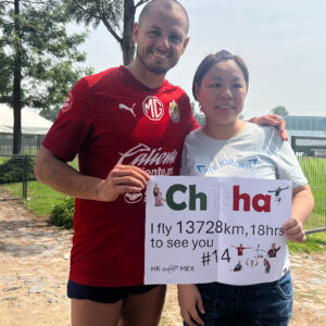 Una fanática de ‘Chicharito’ Hernández viajó desde Hong Kong para convivir con él