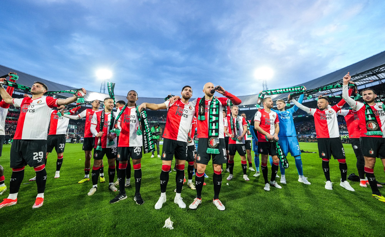 Con asistencia de Santiago Giménez, el Feyenoord se proclama campeón de Copa en Países Bajos