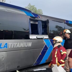Accidente en la México-Puebla: autobús se estrella en el puente La María