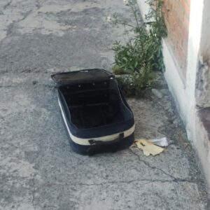 Hallan con vida a niño de 2 años al interior de una maleta en calles de Puebla