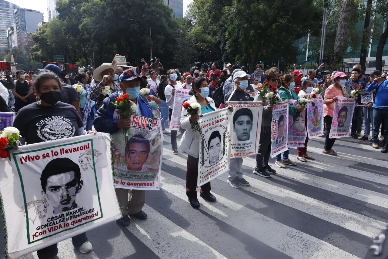 AMLO propone reunirse con padres de los 43 de Ayotzinapa el 3 de junio, asegura la CNTE
