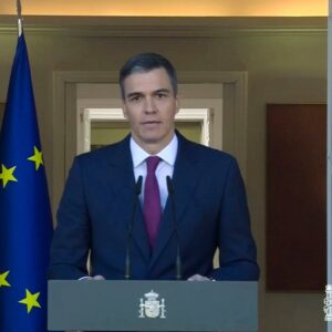 ‘Con más fuerza si cabe’: Pedro Sánchez decide continuar al frente del gobierno de España