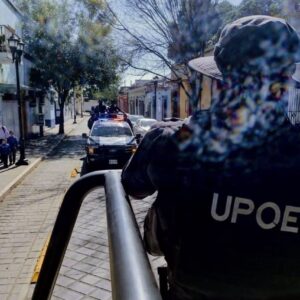Suspenden a policías de Oaxaca que aparecieron en video de corridos tumbados