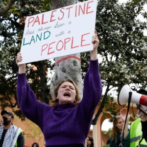 Detienen a estudiantes que protestaban en Texas y California contra la guerra en Palestina