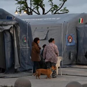 Evacuación de viviendas en Italia tras el sismo más fuerte, en 40 años, cerca del supervolcán en Campi Flegrei