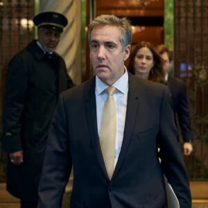 Michael Cohen admite haber mentido previamente en interrogatorios en el juicio de los sobornos de Trump