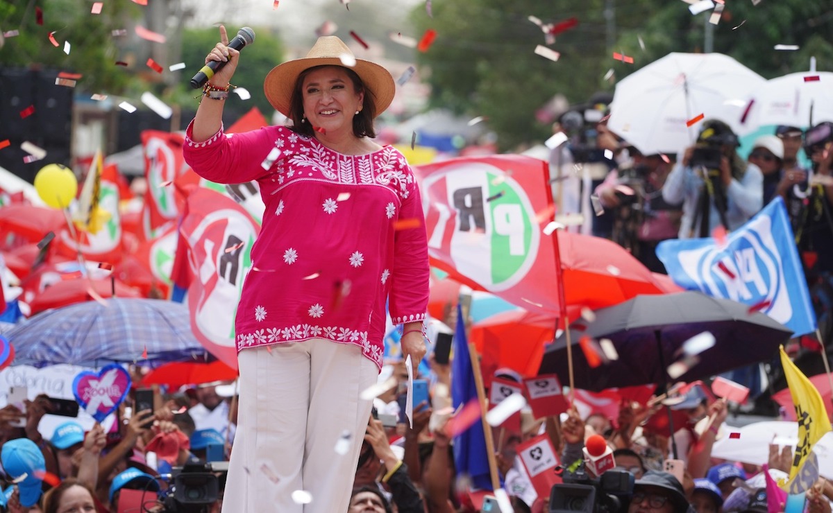 Xóchitl pide a AMLO que se coloque la bandera en el Zócalo este domingo