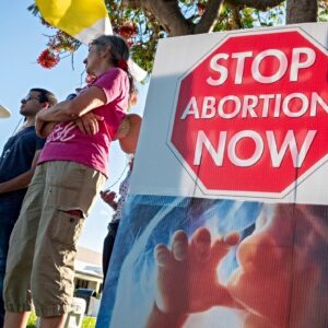 Entra en vigor ley que prohíbe el aborto en Florida a las seis semanas de embarazo