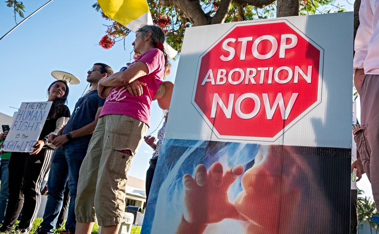 Entra en vigor ley que prohíbe el aborto en Florida a las seis semanas de embarazo