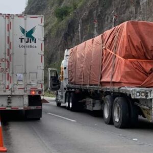 Choque múltiple genera afectaciones viales en la autopista México-Querétaro
