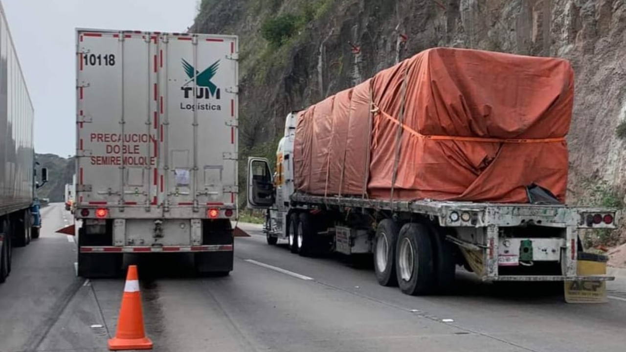 Choque múltiple genera afectaciones viales en la autopista México-Querétaro